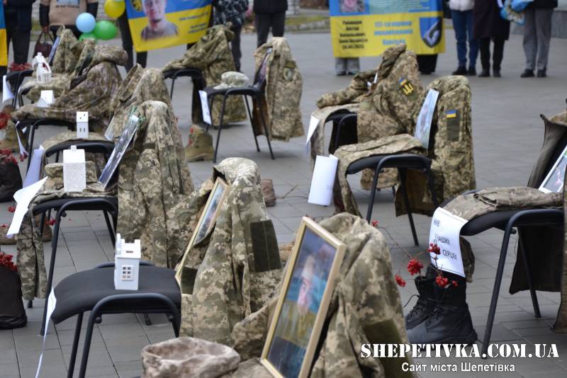 У Полонному відбулась акція підтримки тих, хто щодня живе між небом і землею
