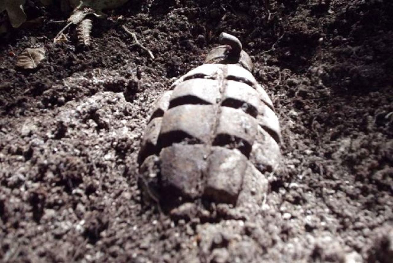 На вулиці Пліщинській археологи-любителі виявили гранату