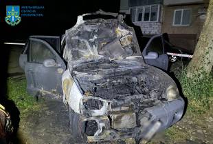 Жителів Вінничини судитимуть за підпал авто військового на Хмельниччині