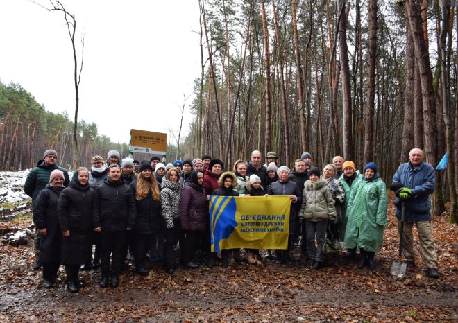 Неподалік Шепетівки висадили Дубовий гай пам&#039;яті Захисників і Захисниць України