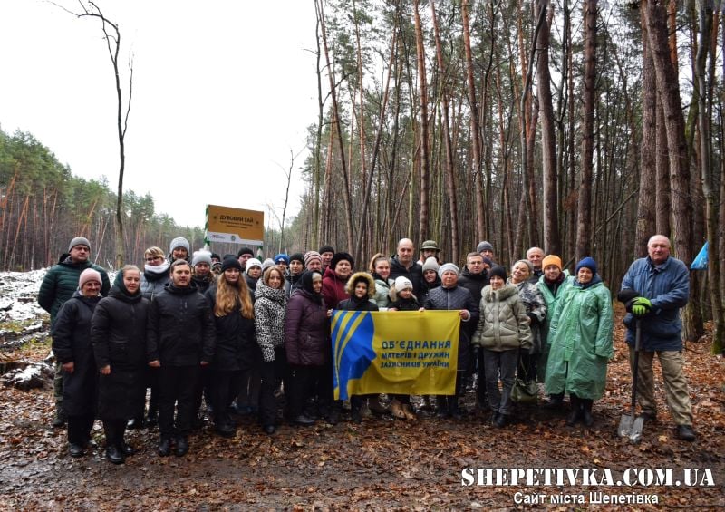 Неподалік Шепетівки висадили Дубовий гай пам&#039;яті Захисників і Захисниць України