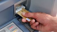 У Шепетівці судитимуть селянина за крадіжку банківської карти та грошових коштів
