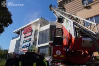 У Хмельницькому горів торговий центр: причина займання встановлюється