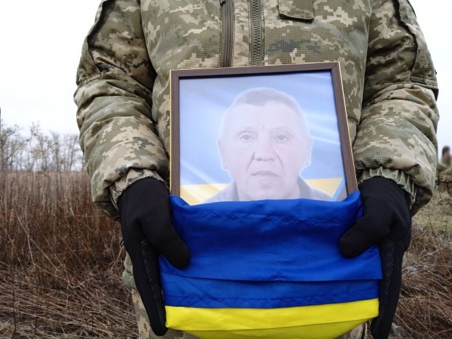 Відважні оборонці гинуть не завжди на полі бою: на Шепетівщині прощались із воїном Лисенко Володимиром
