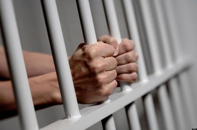 До 7 з половиною років в’язниці засуджено жителя Шепетівщини за побої та грабіж