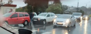 У Шепетівці "поцілувались" одразу три автомобіля