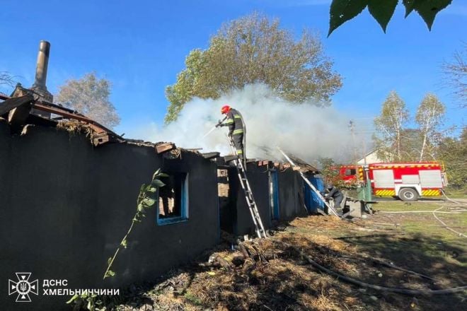 За минулу добу рятувальникам Шепетівщини довелось ліквідовувати три пожежі