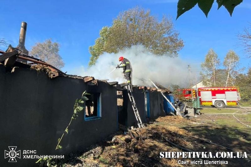 За минулу добу рятувальникам Шепетівщини довелось ліквідовувати три пожежі