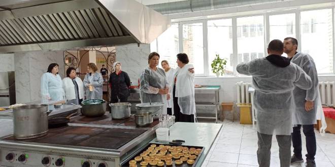 Благодійники перевіряли як використали їх 11 млн грн у освітніх закладах Шепетівки
