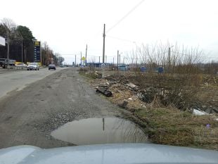 На околицях Шепетівки дорожники виявили велике стихійне сміттєзвалище