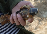 Біля школи знайшли бомбу