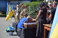 Шепетівська громада провела в останню путь воїна Віталія Костушевича