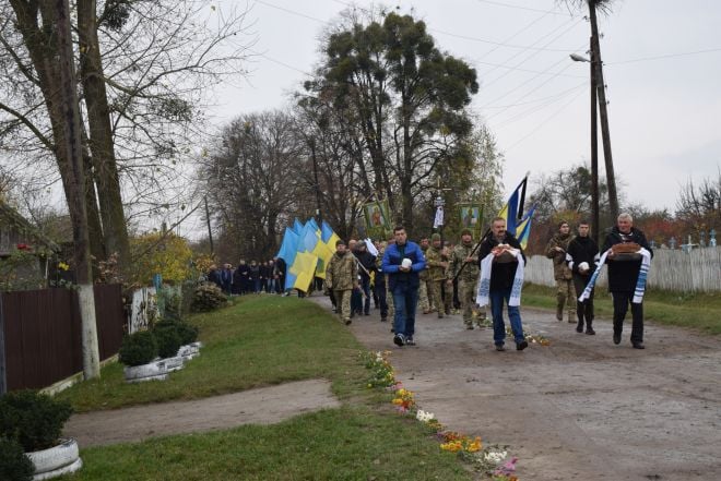 Загинув від ворожого осколка: на Шепетівщині прощались із Кондратюком Віктором