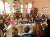 Дітей навчали виготовляти поробки з природніх матеріалів