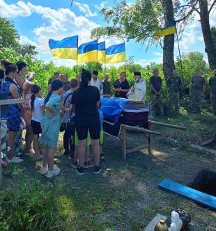 У селі Варварівка попрощались із захисником Чорним Дмитром Миколайовичем