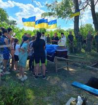 У селі Варварівка попрощались із захисником Чорним Дмитром Миколайовичем