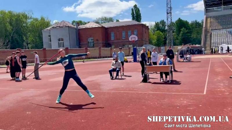 Подвійний тріумф: шепетівська легкоатлетка виборола два «срібла» на чемпіонаті області