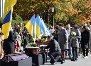 У Шепетівці прощалися із солдатом Касимовим Юрієм Камільовичем