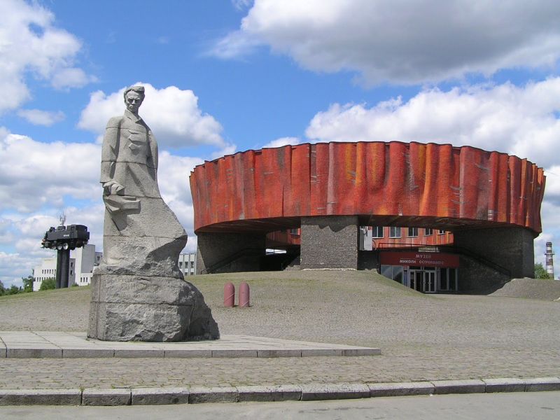 Прощання з ідолом: коли в Шепетівці демонтують пам’ятник радянському письменнику Миколі Островському?