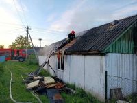 У Полонному горіла господарча будівля