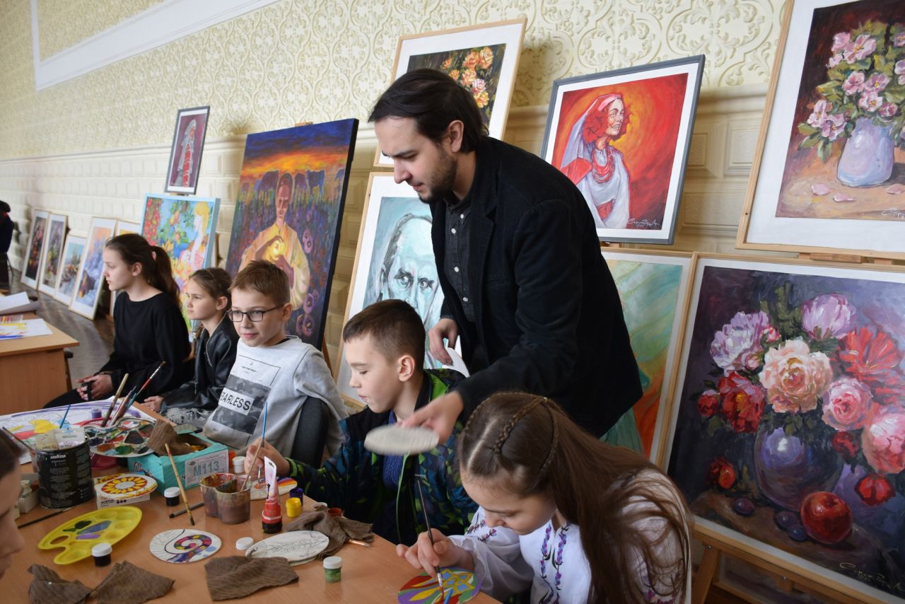 У Шепетівці влаштували Великодній святковий майстер-клас для дітей
