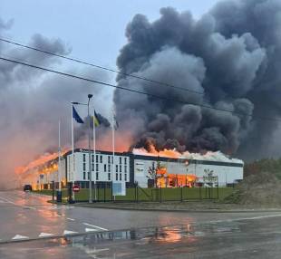 У Львові внаслідок російського ракетного удару горить індустріальний парк Sparrow. Україна, 5 жовтня 2025 року