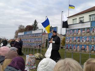 Місце, де біль перетворюється на віру: у Ізяславі відкрили Алею Надії та Віри