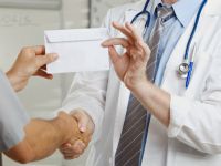 За одержання хабара судитимуть члена лікарсько-консультативної комісії