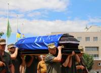 Нетішинська громада провела в останню дорогу захисника Максима Дзюбу