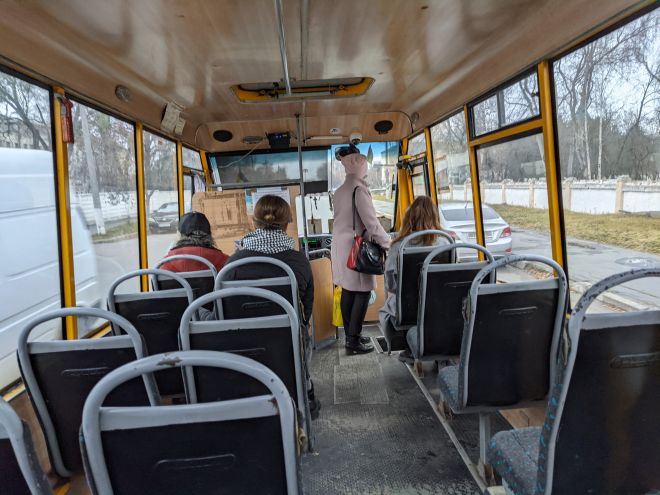 У Шепетівці частково відновлюють рух міських автобусів