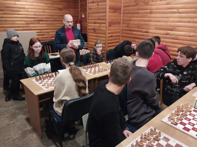 12 юна­ків та 2 дів­чини змагались на шаховому турнірі у Шепетівці