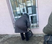 "Управдом" підняв тарифи та змушує платити за комунальні послуги ледь не навколішки