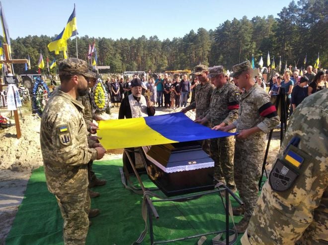 У Славутській та Ізяславській громаді прощались із захисником Муляром Євгенієм