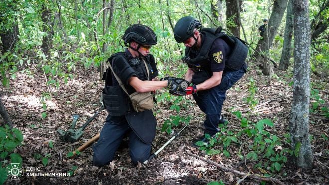 На Шепетівщині виявили два артилерійських снаряди часів Другої світової війни