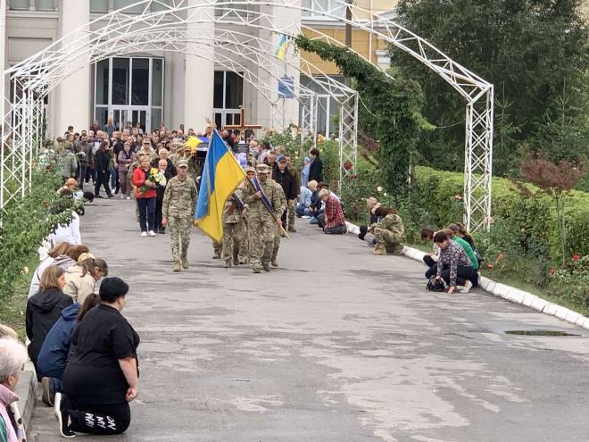 У Славуті попрощалися з 52-річним Захисником Сергієм Пономарьовим, який загинув на Сумщині