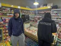 До відповідальності притягнули продавчиню за продаж алкоголю неповнолітньому