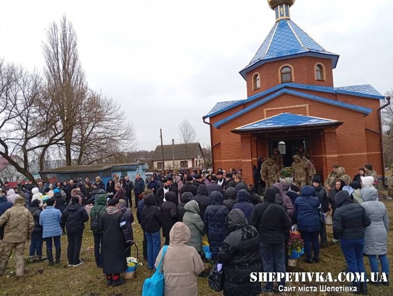 У селі Пашуки в останню дорогу провели захисника Нечипорука Валерія Васильовича