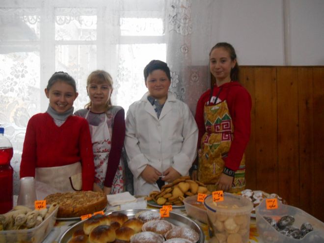 У шепетівській школі №3 провели благодійний ярмарок до Всесвітнього дня доброти