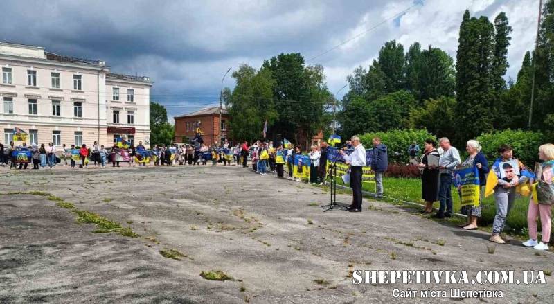 Шепетівчани зустрічали військовослужбовців громади, які повернулись з полону