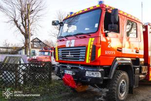Трагічна пожежа на Шепетівщині: загинули двоє дорослих, дитині вдалось врятуватись