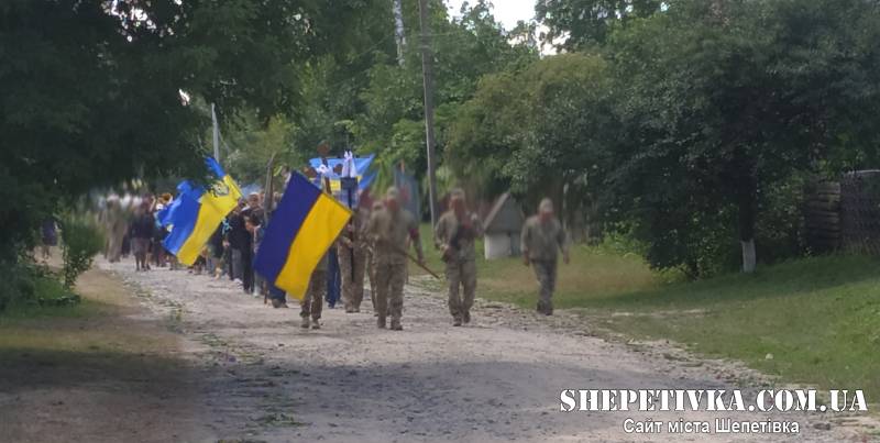 Ізяславська громада попрощалася із трьома захисниками