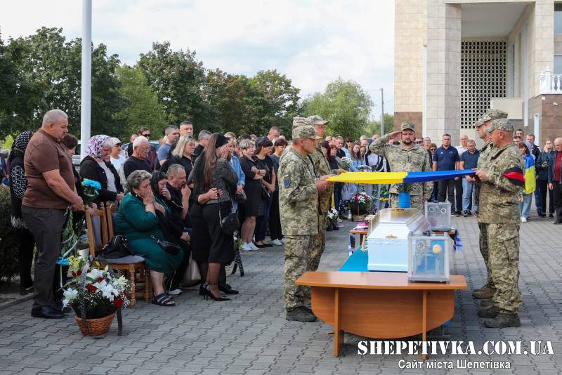 У Нетішині попрощалися з 28-річним Захисником Богданом Канєвським