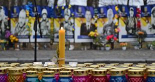 У Шепетівці запалили Вифлеємський Вогонь Миру на Алеї Пам’яті полеглих Героїв