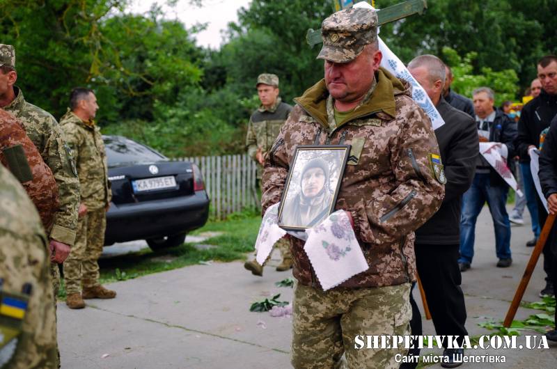 Берездівська громада попрощалася із механіком безпілотників Іваном Гуменюком