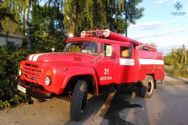 За вихідні на Шепетівщині горів житловий будинок та господарча будівля