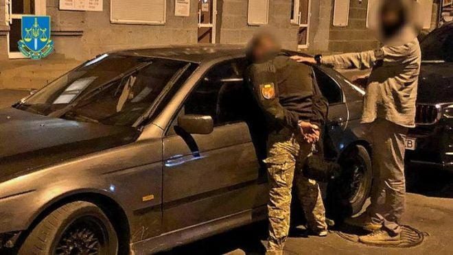 Працівника військкомату з Хмельниччини судили за отримання хабаря та зберігання наркотиків