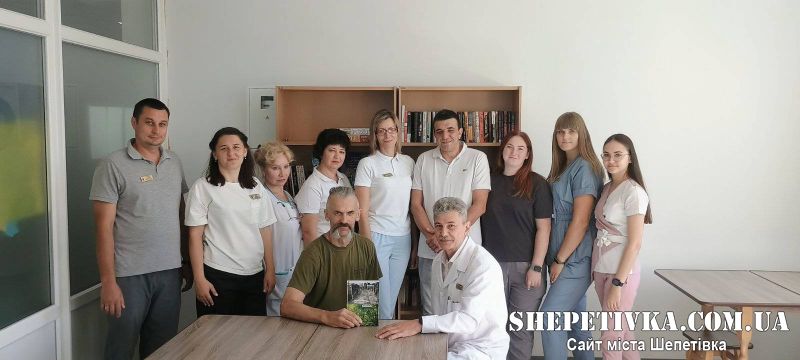 Шепетівчанин під час реабілітації після поранення видав книгу