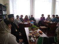 У міській бібліотеці шепетівчани поважного віку розмовляли про свято Андрія