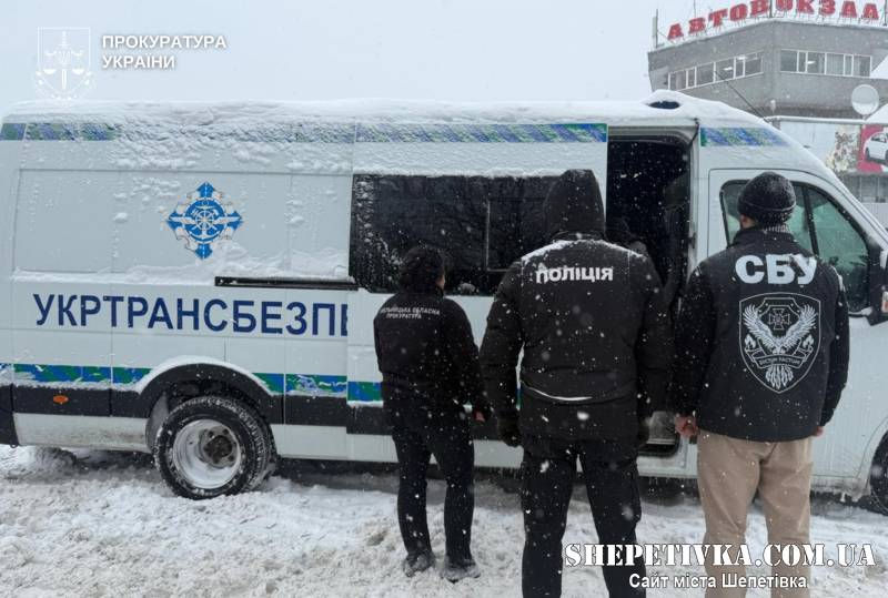 Обіцяв «обхід» вагового контролю: затримано на хабарі інспектора Укртрансбезпеки