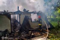 У Шепетівці та Михайлючці горіли господарчі споруди
